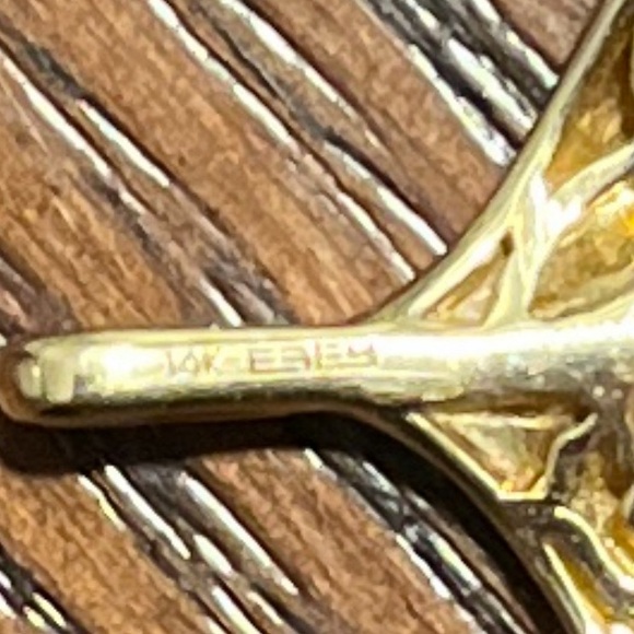 Effy solid 14k gold whale tail with diamonds like new, includes chain - Picture 4 of 5